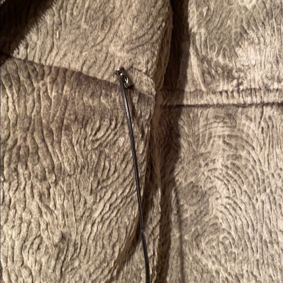 COMSTOCK & Co. Shearling Coat size 8. - Picture 3 of 10